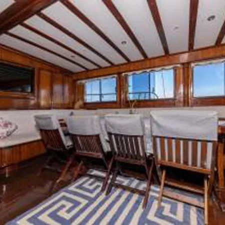 Atinayachting 船屋 马尔马里斯