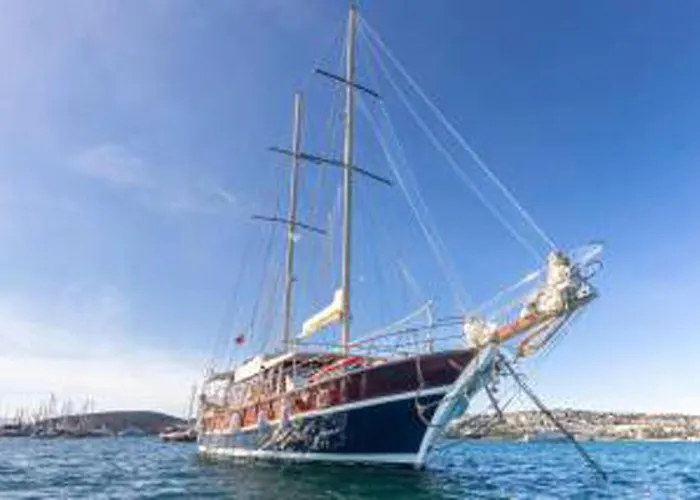 Atinayachting 马尔马里斯